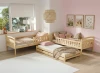Drewniane łóżka sosnowe dla rodzeństwa z wysuwaną szufladą na materac w różowym pokoju.
